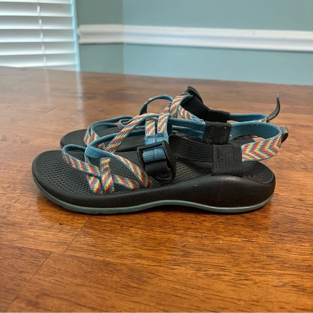 Kids Chacos blue rainbow Colorful Strappy Sandals size 3